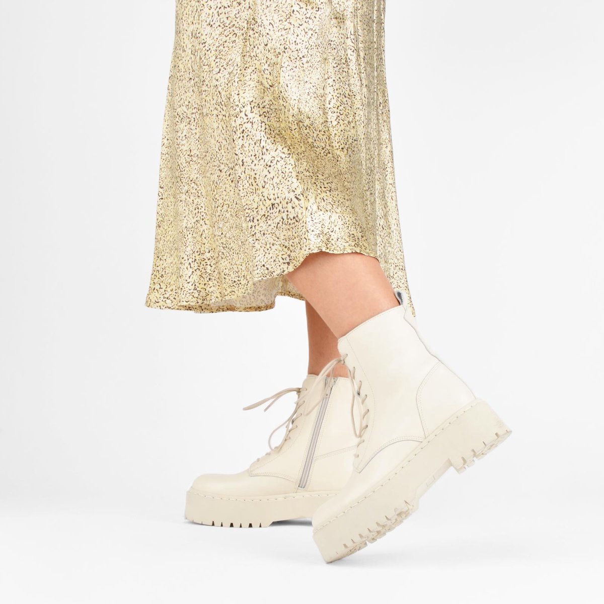 PS Poelman KIMMY - 36 - Dames Leren Chunky Veter Enkellaarzen - Beige Crème Wit - Maat 36
