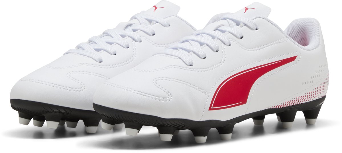 voetbalschoenen, schoenebol, witte sneakers, kuitvoetbal, studs