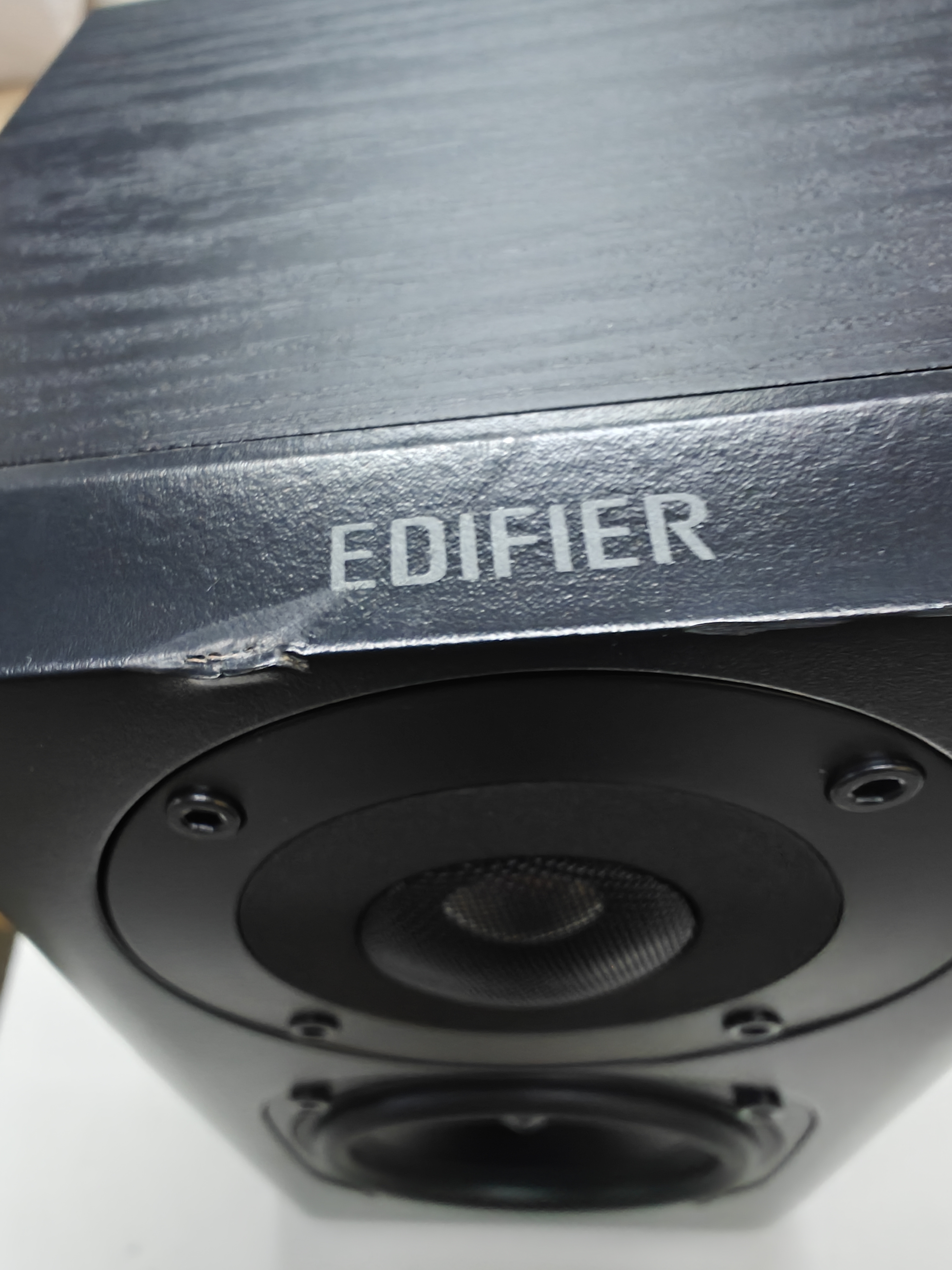 IMG20241023105609 2.1 RMS 150W Multimedia luidsprekersysteem. Optical Coaxiaal 2x RCA en Bluetooth AptX. Remote. Alu.