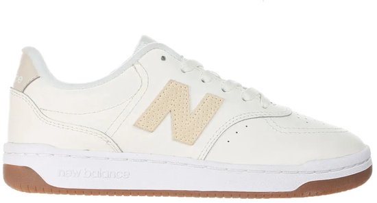 witte sneaker, nylon/leer combinatie, gumzool, korte veters, New Balance stijl