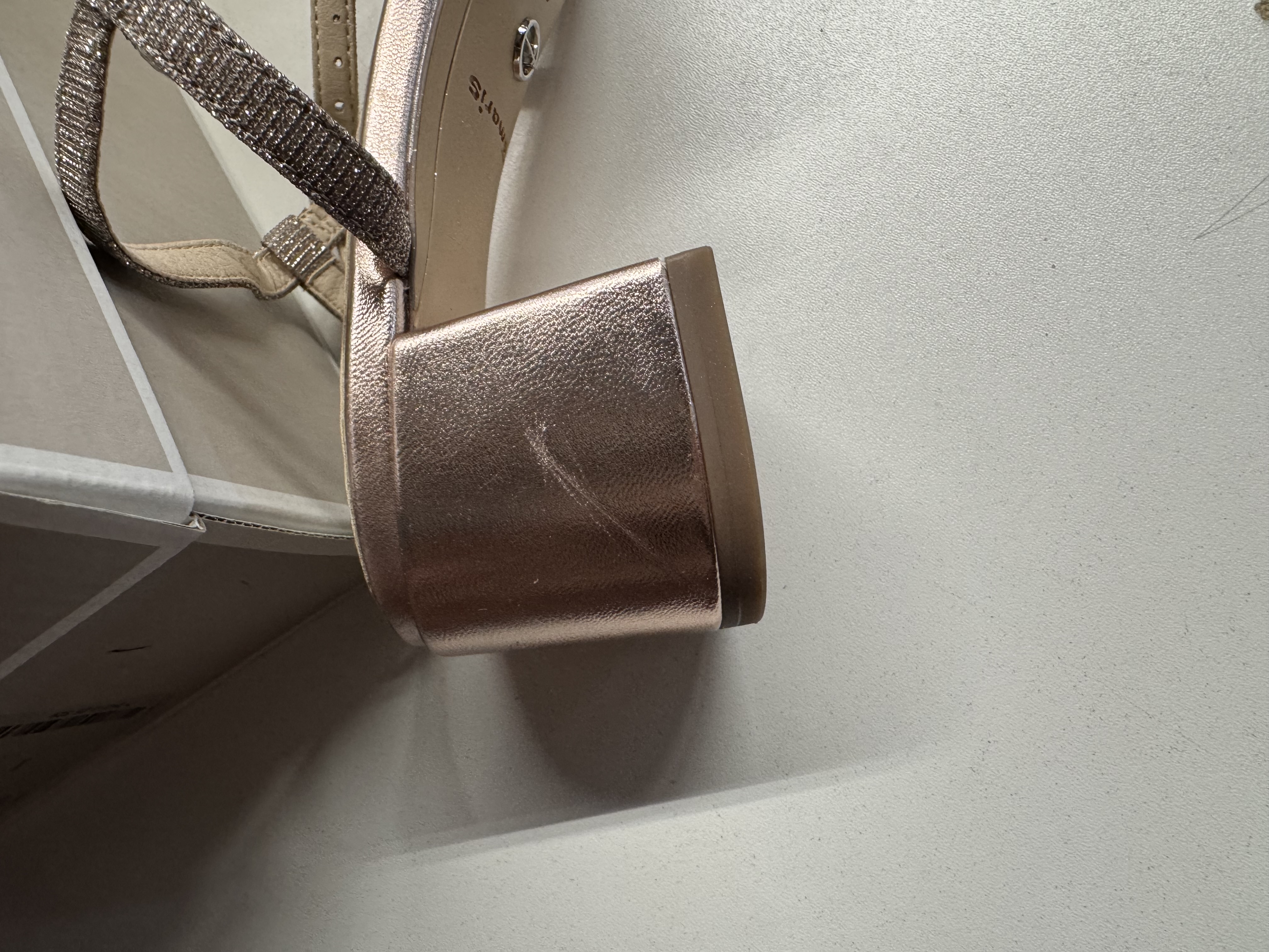 hoge hak, sandaal, slip-on, metallic, houten hak