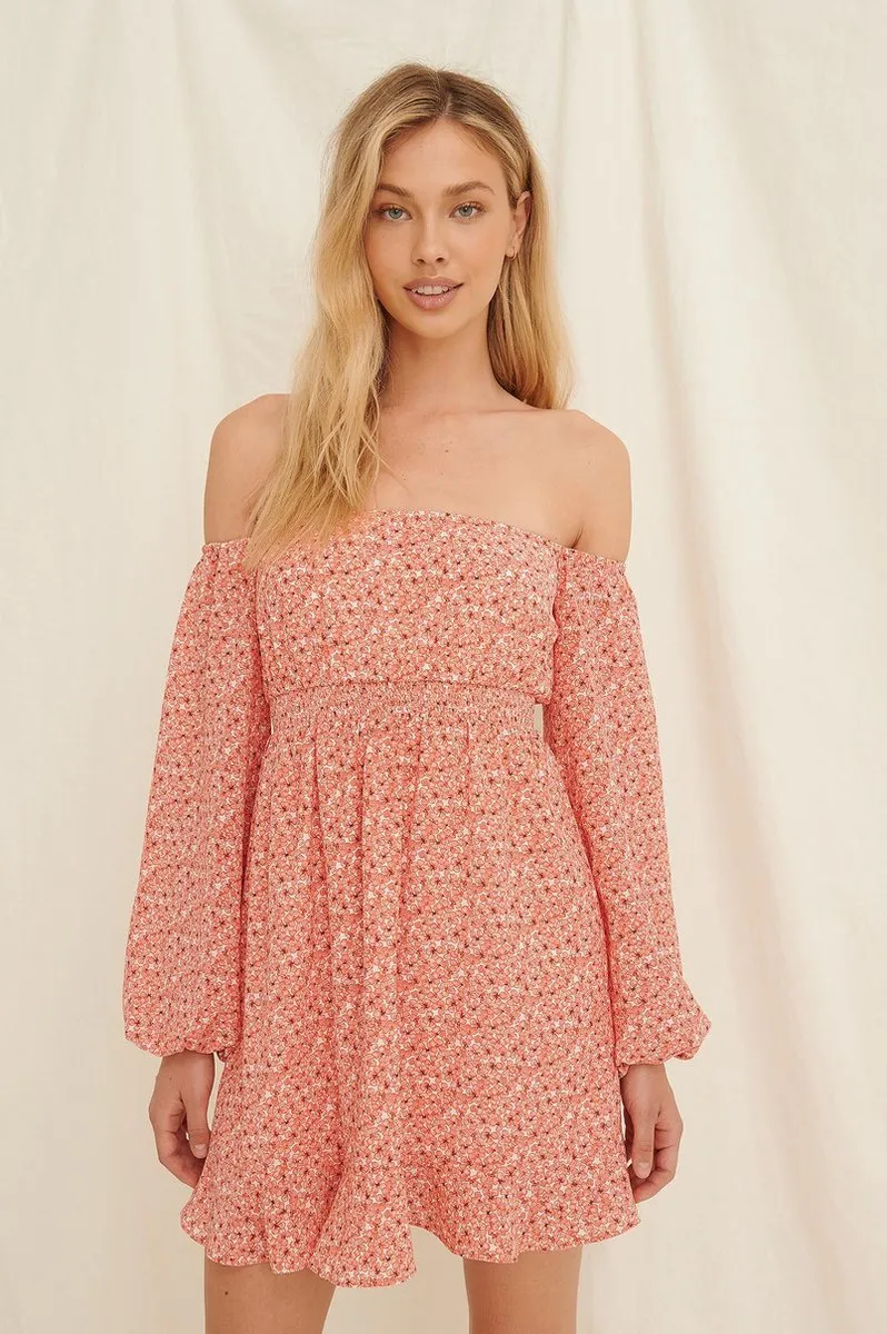 NA-KD Off Shoulder Smocked Recycled - Maat EU 36 - Mini Vrouwen Jurk - Painted Floral Coral