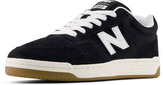 sneaker, zwart, suede, witte-accenten, gumsole