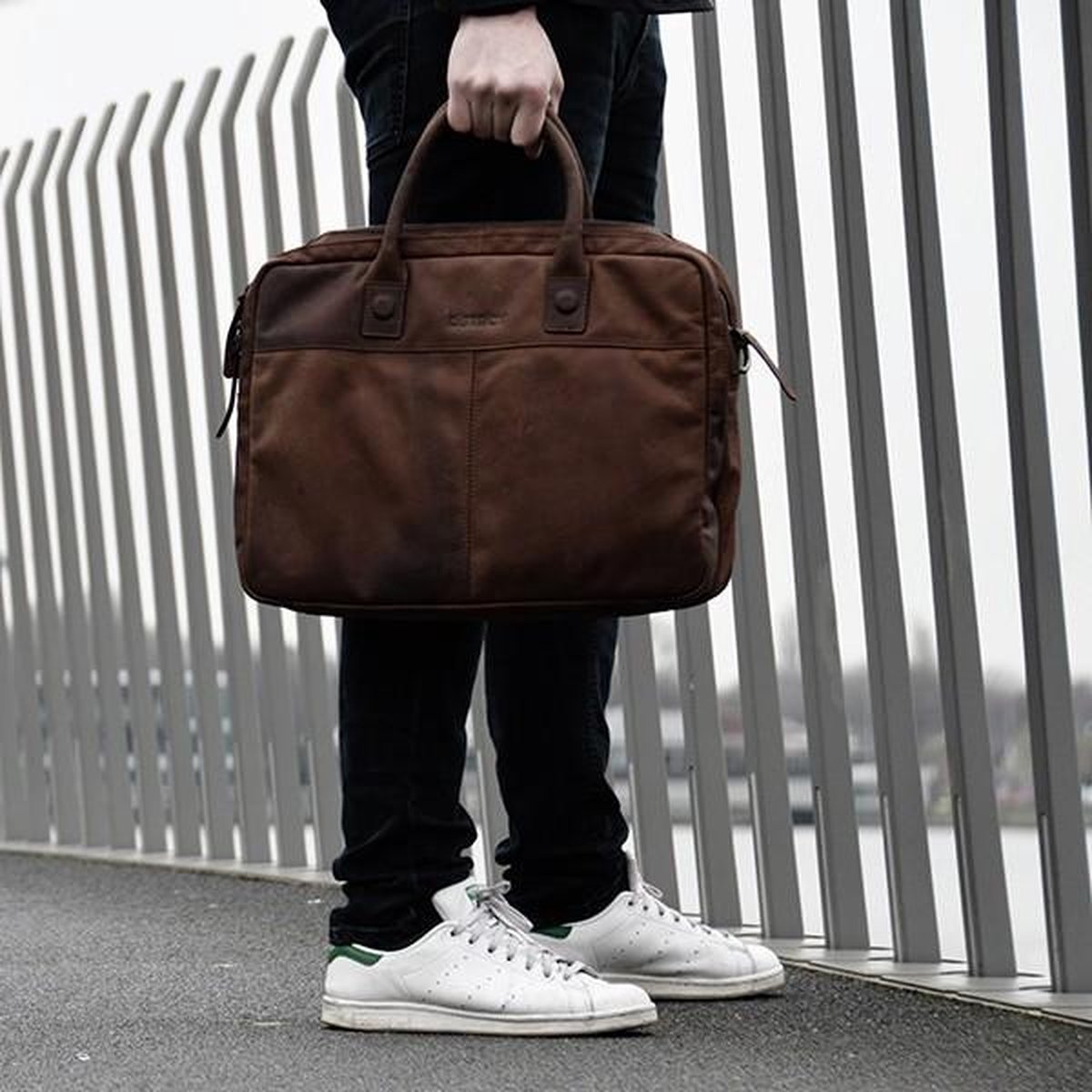 DSTRCT Wall Street 2 Vaks Leren Laptoptas - 15,6 inch - Zwart