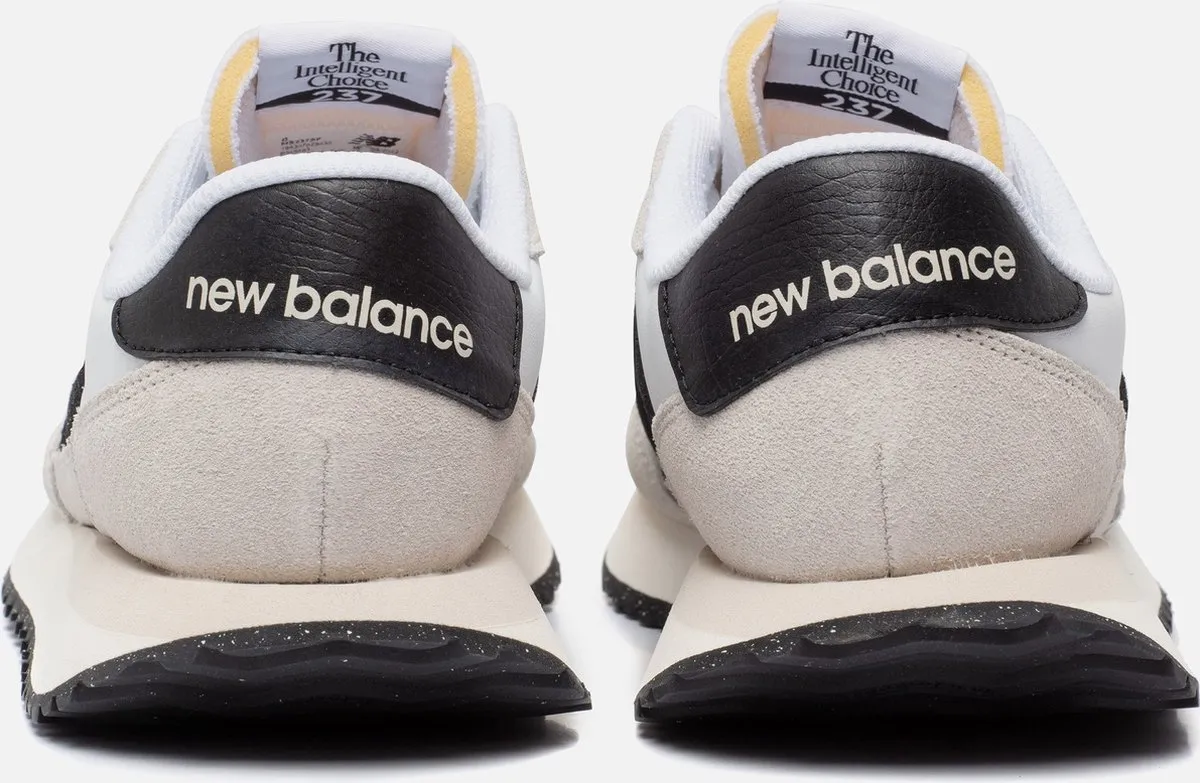 Schoeisel, Schoen, Sneaker, Baseballpet, Hoed, Schoeisel, Schoen, Sneaker, Baseballpet, Hoed