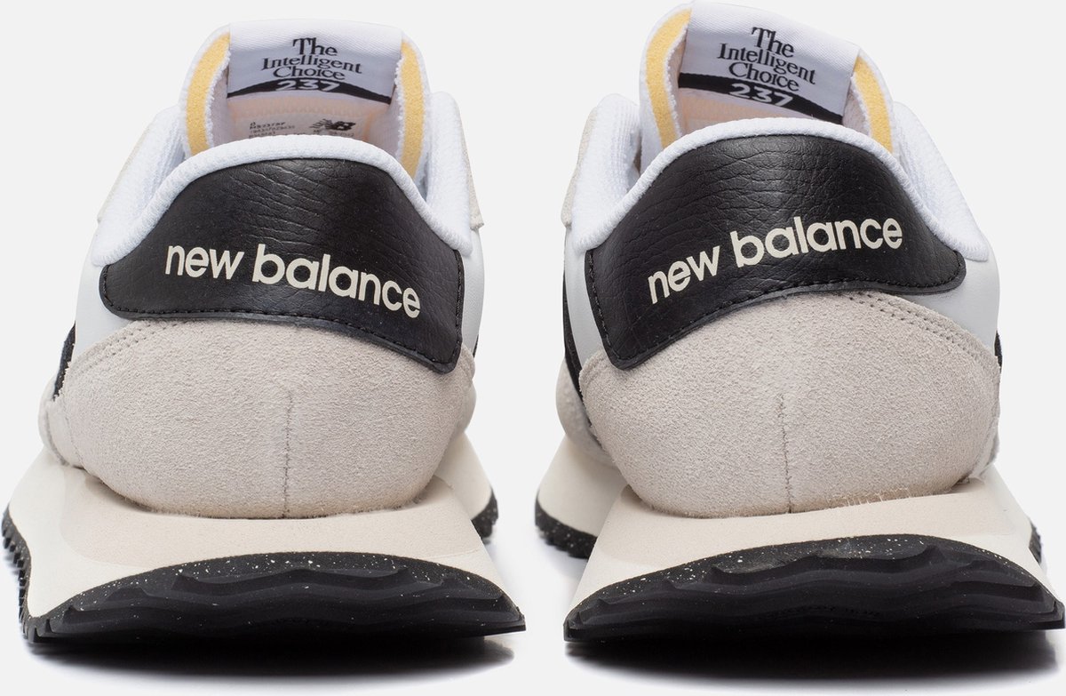 Schoeisel, Schoen, Sneaker, Baseballpet, Hoed, Schoeisel, Schoen, Sneaker, Baseballpet, Hoed