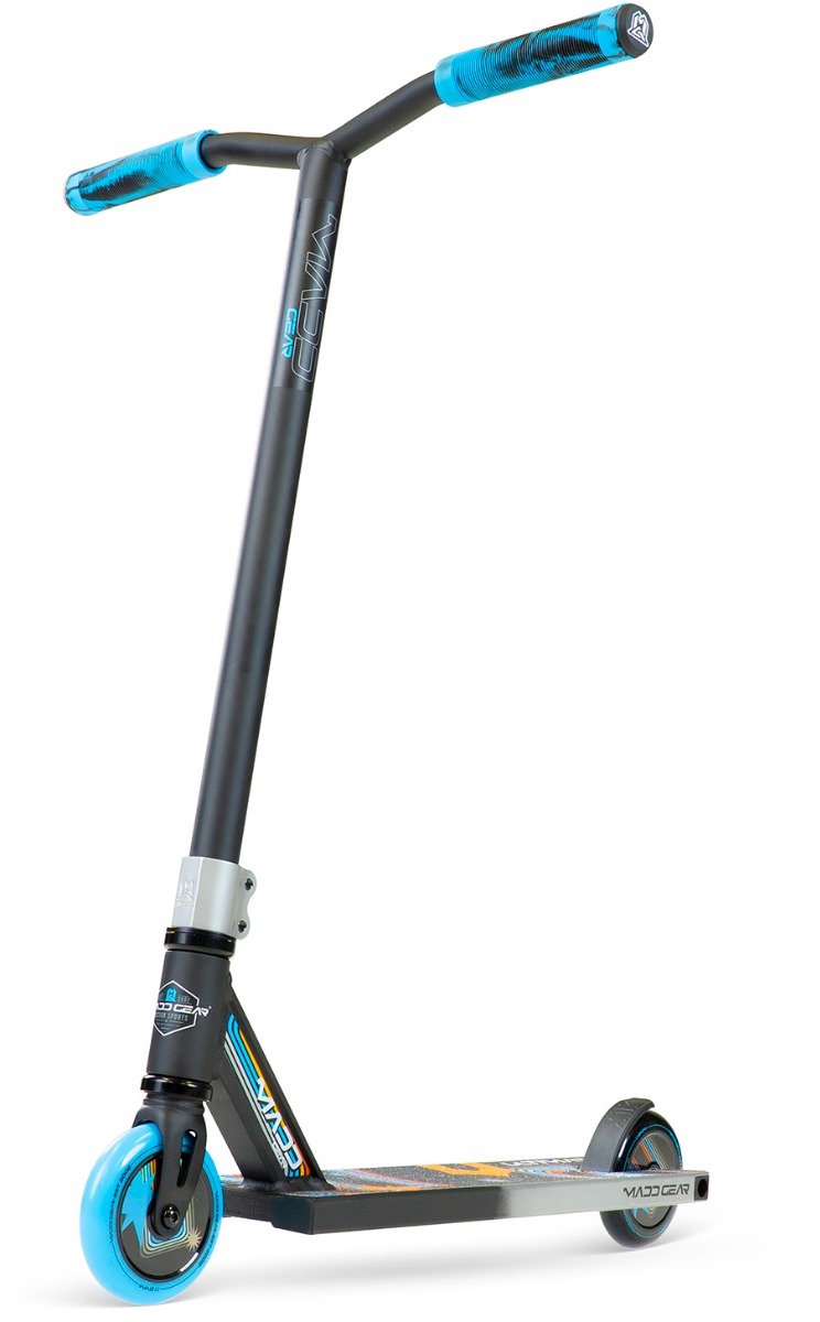 kick scooter, blauwe wielen, verstelbare handgreep, zwart deck, tweekleurig blauw