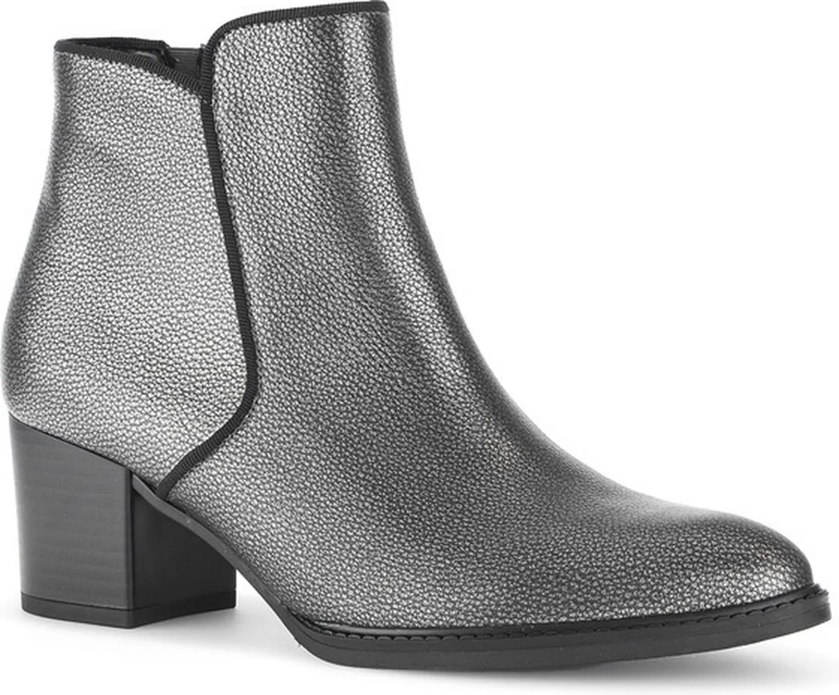 Kleding, Schoeisel, Schoen, Hoge hak