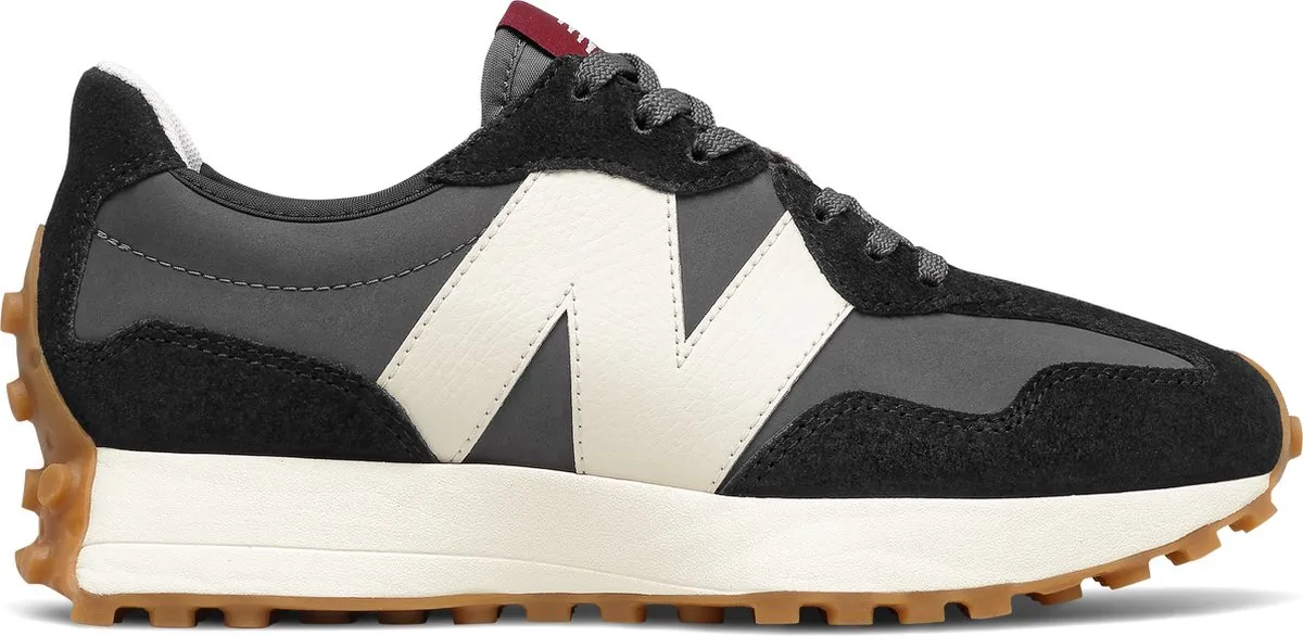 sneaker, halves, grijs, zwarte panelen, roestkleur buitenzool