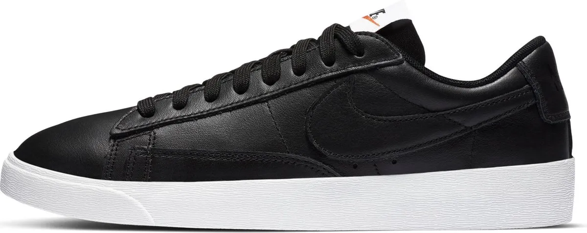 Nike - Maat 38 - Blazer Low Le Dames Sneakers - Black/Black-White-Gum Lt Brown