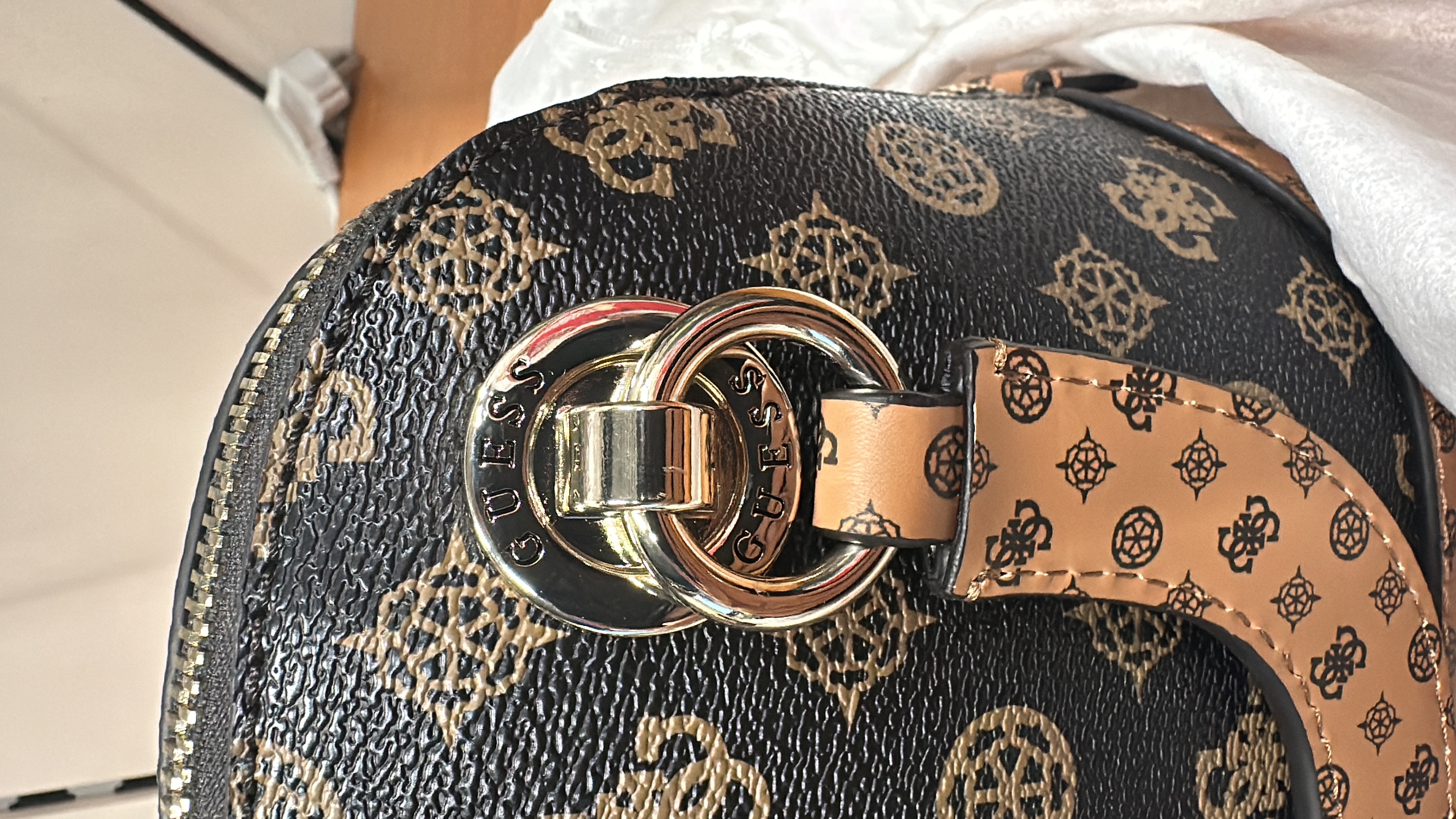 Guess  - bruin - Crossbodytas Cessily