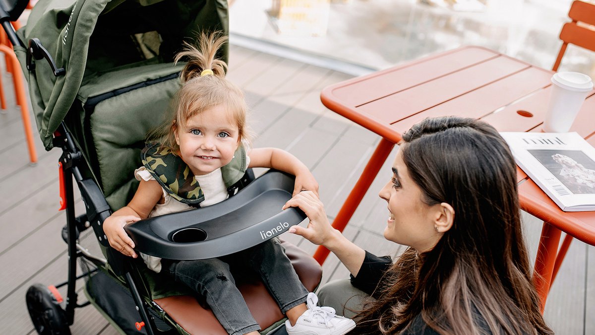 Lionelo Emma Plus Buggy en Kinderwagen - Licht en Duurzaam - Verstelbare Rugleuning tot Ligstand - XXL Luifel met Venster - Grote Mand - Organizer en Tas - Schokdempers - 5-Punts Gordel - Tot 15 kg - Compact Inklapbaar