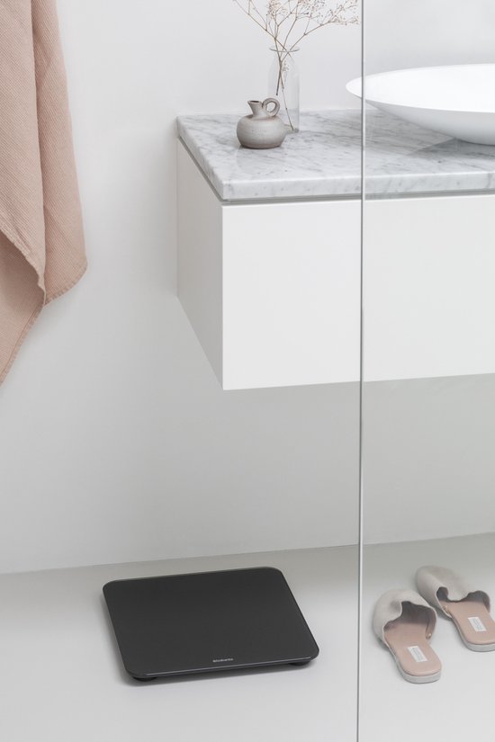 Brabantia-ReNew-Personenweegschaal-op-Batterijen-Dark-Grey-8 Brabantia ReNew Personenweegschaal op Batterijen - Dark Grey