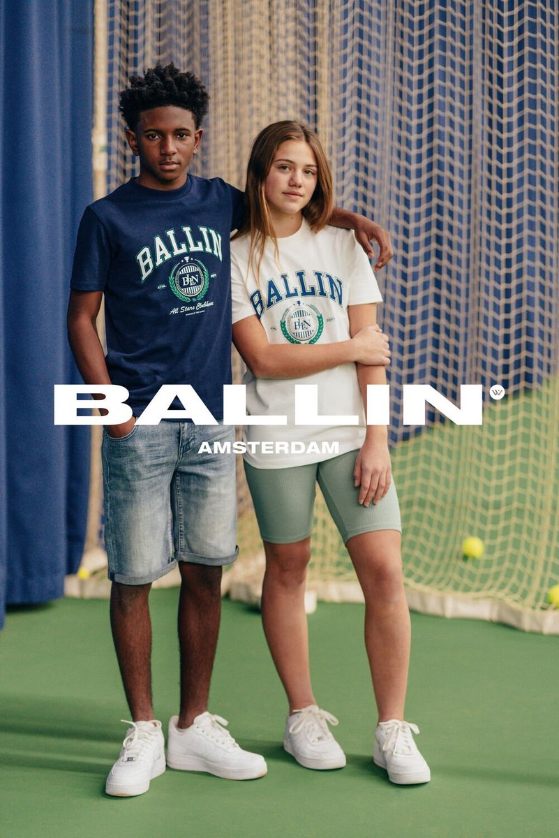 Korte broek, T-shirt, Schoen, Sneaker, Tennisbal
