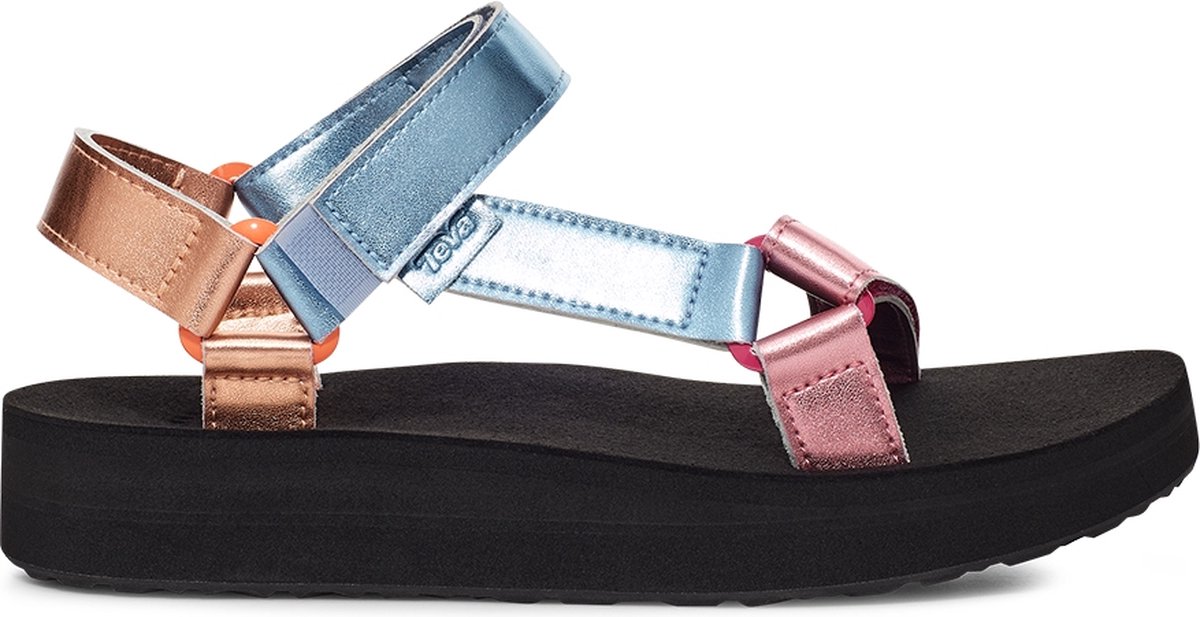 sandalen, zwarte zool, kleurstelling, riemen, draagcomfort
