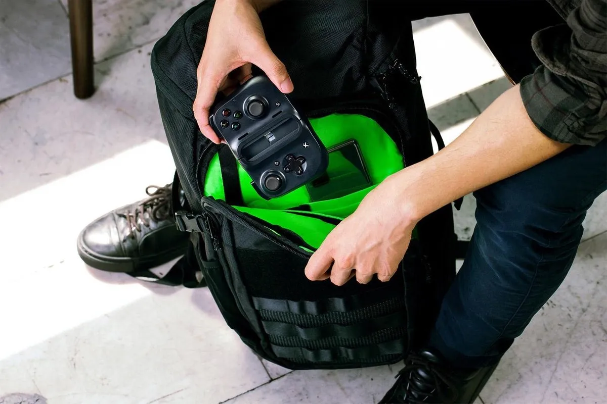 Razer Kishi Mobile Game Controller - Android & Xbox