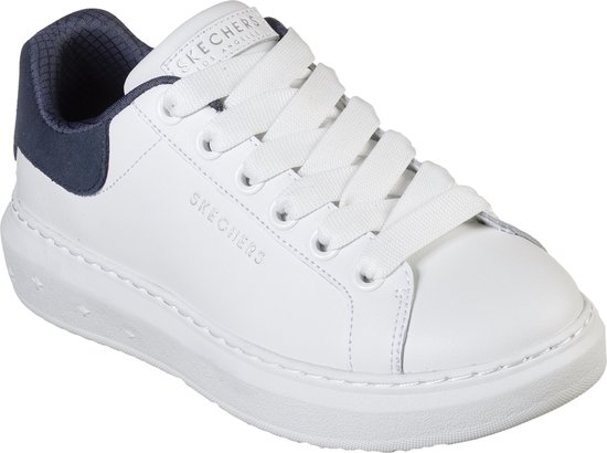 sneaker, witte schoen, navy hielband, platwasser?, luxe?