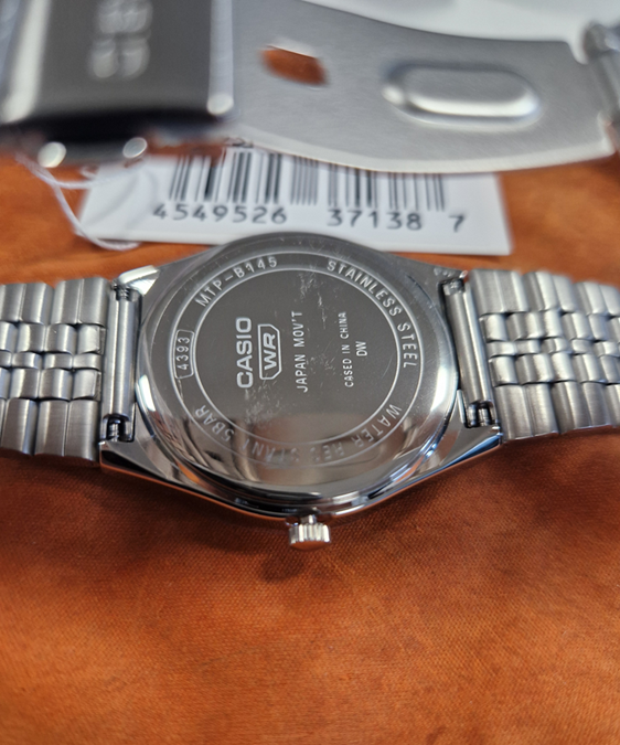 Polshorloge, Arm, Lichaamsdeel, Persoon, Elektronica