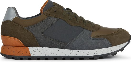 sneaker, sportschoen, bruine kleur, grijs panel, zwarte zool