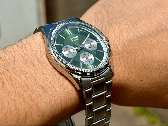 horloge, polshorloge, roestvrij staal, groene wijzerplaat, chronograaf