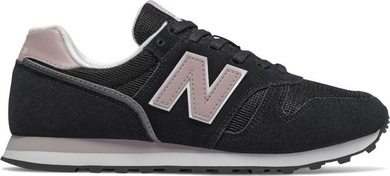 sneaker, basketbal sneaker, zwart sneake, mesh stof, roze accenten