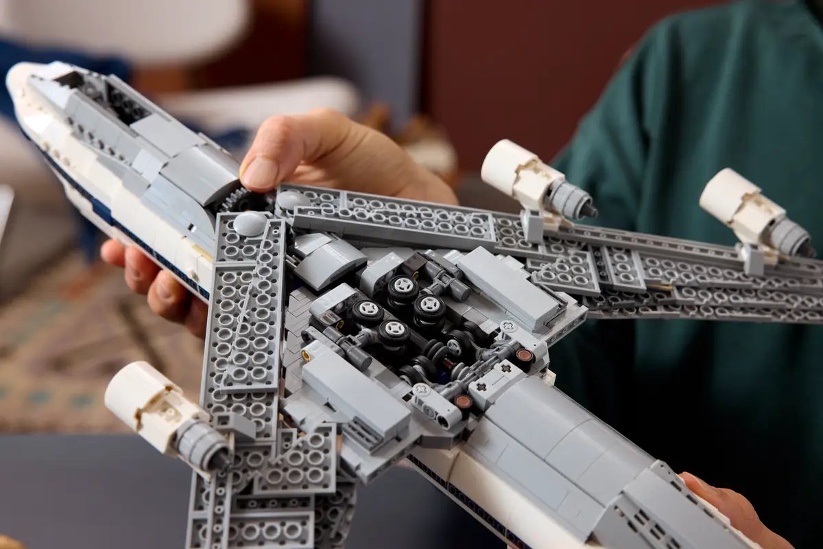 LEGO® Icons Shuttle Carrier Aircraft - 10360