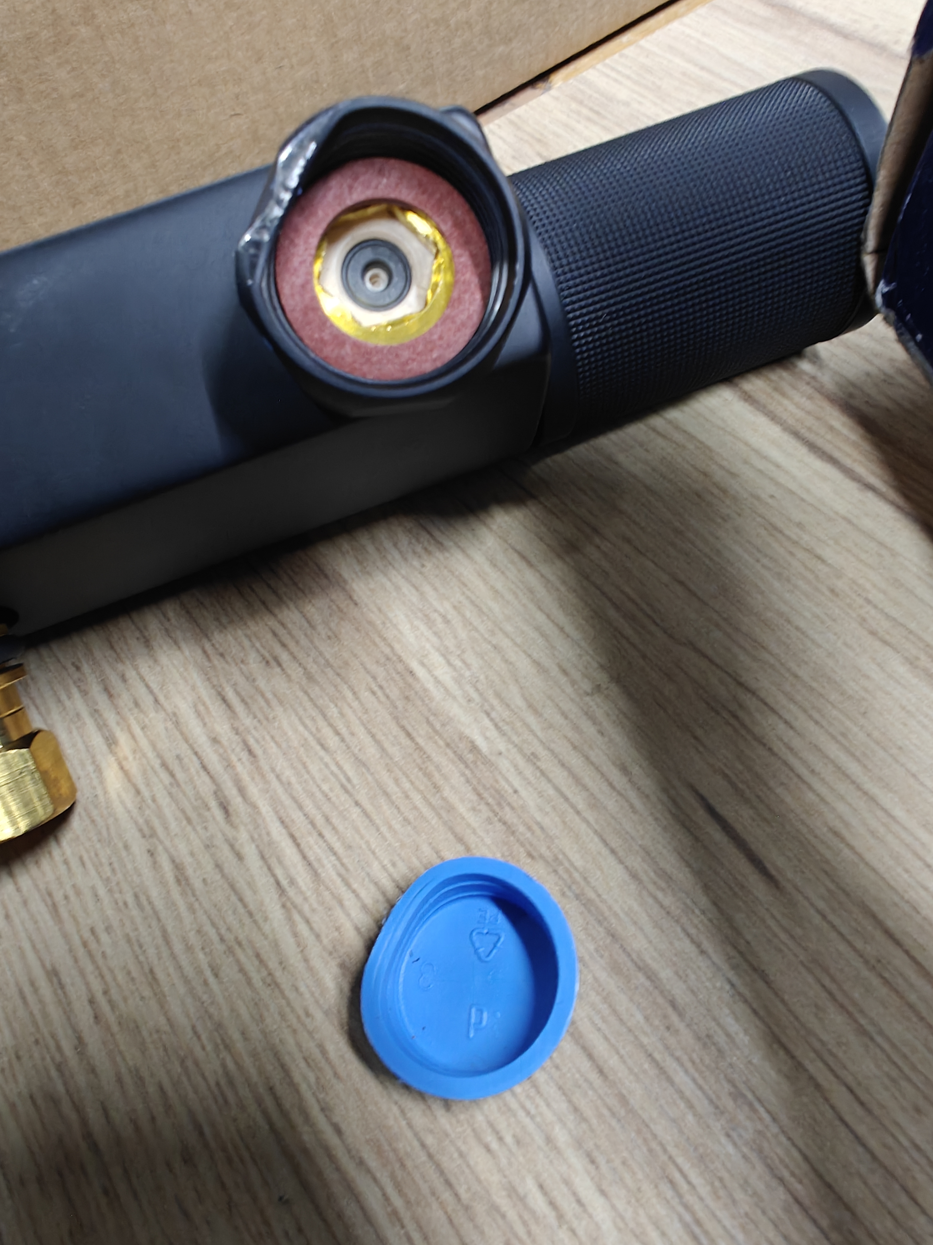 bike pump, valve, blue cap, inflation, handheld pump