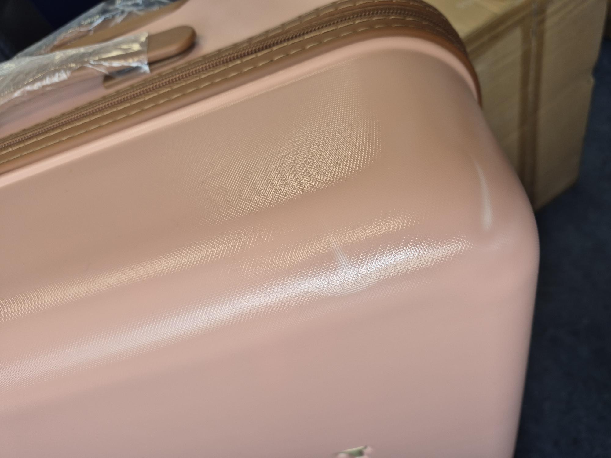 koffer, handtas, beige, tassenmateriaal, glanzend kunststof