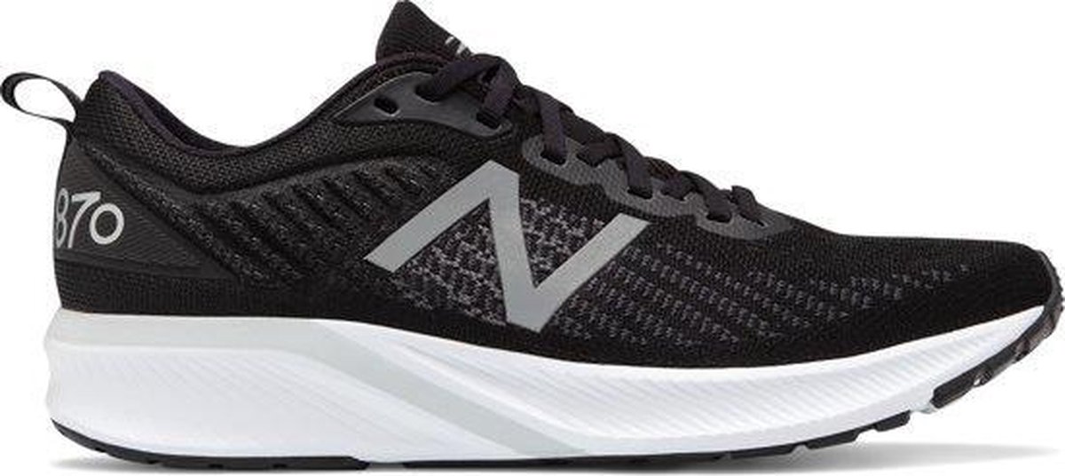 sneaker, sportschoen, zwarte upper, neus-lijn, vlieggewicht zool