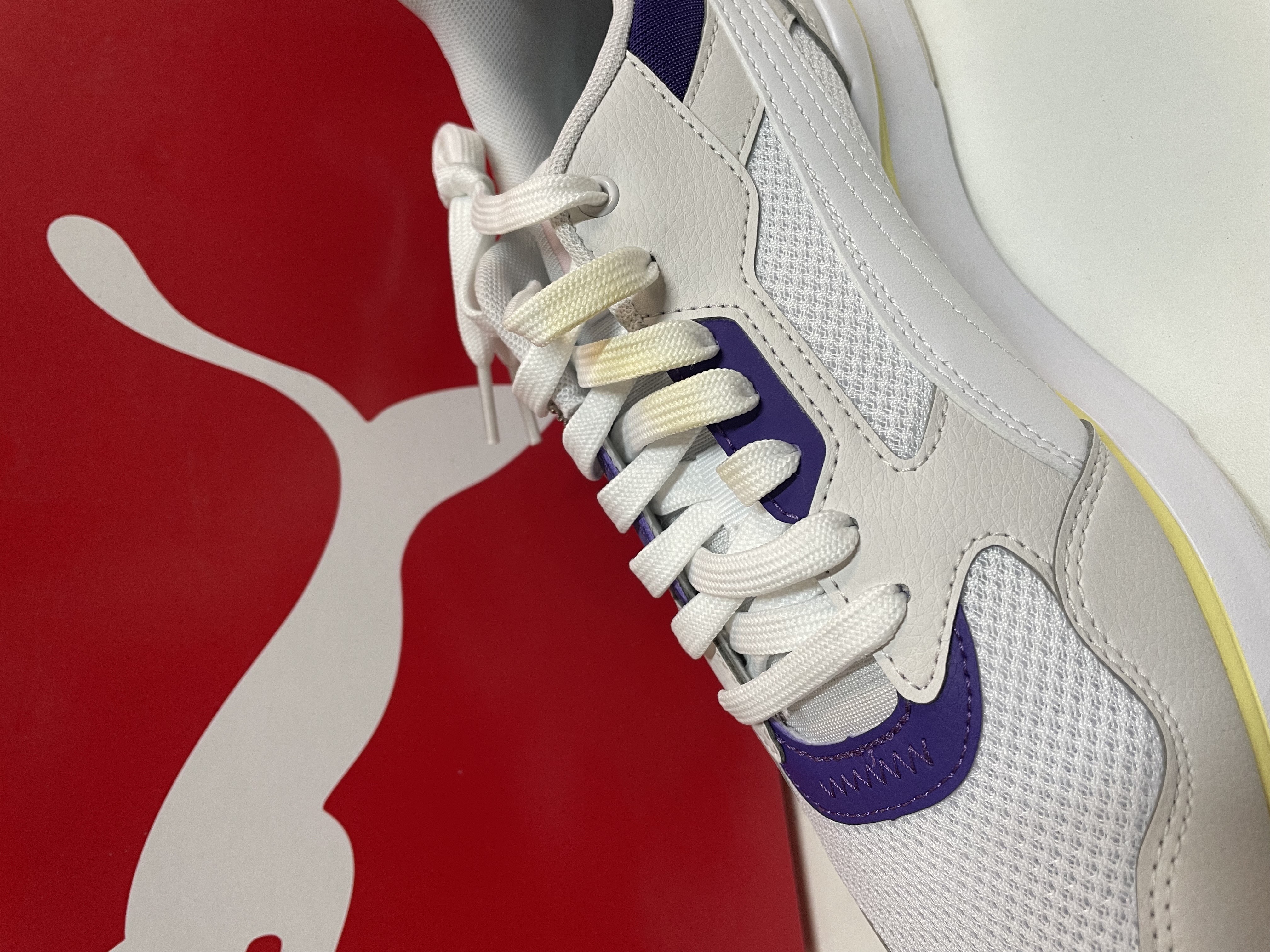 PUMA R78 FUTR - maat 42 - Unisex Sneakers - Puma White-Nimbus Cloud-Prism Violet