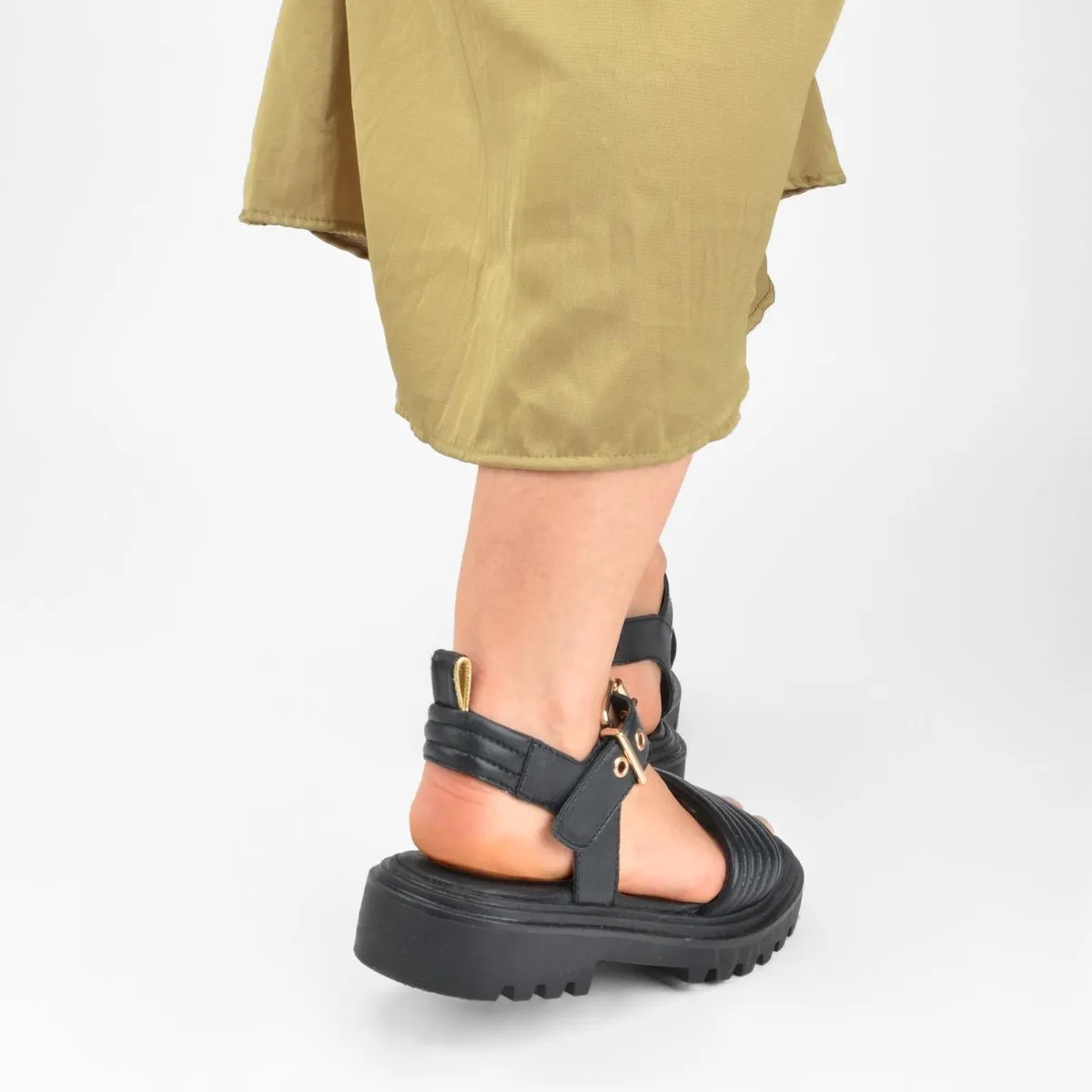 PS Poelman SATURNOS Dames - Maat 39 - Leren Chunky Plateau Sandalen met Gouden Details - Zwart
