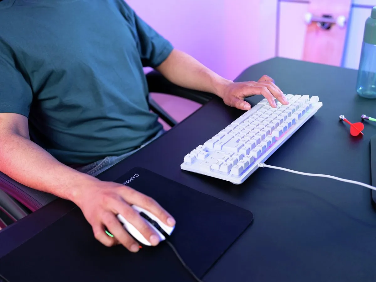 Trust GXT 833W Thado - Gaming Toetsenbord - TKL - Verlichting - Qwerty - Wit
