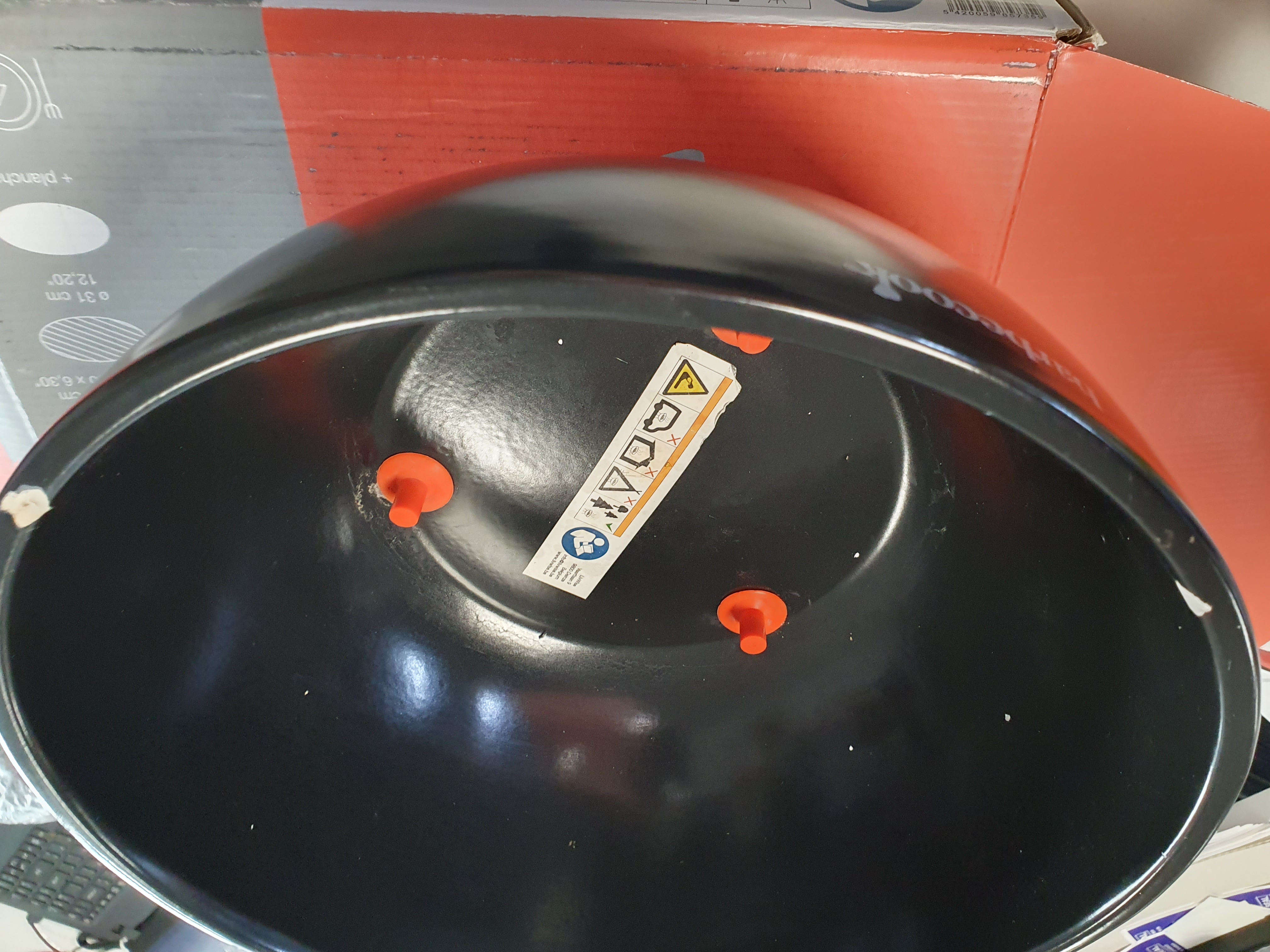 pan, kookpan, pan met deksel, steelpan, rood knopje