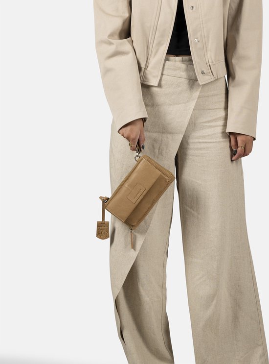 BURKELY Soft Skylar Dames Phone Wallet Wide - Nude