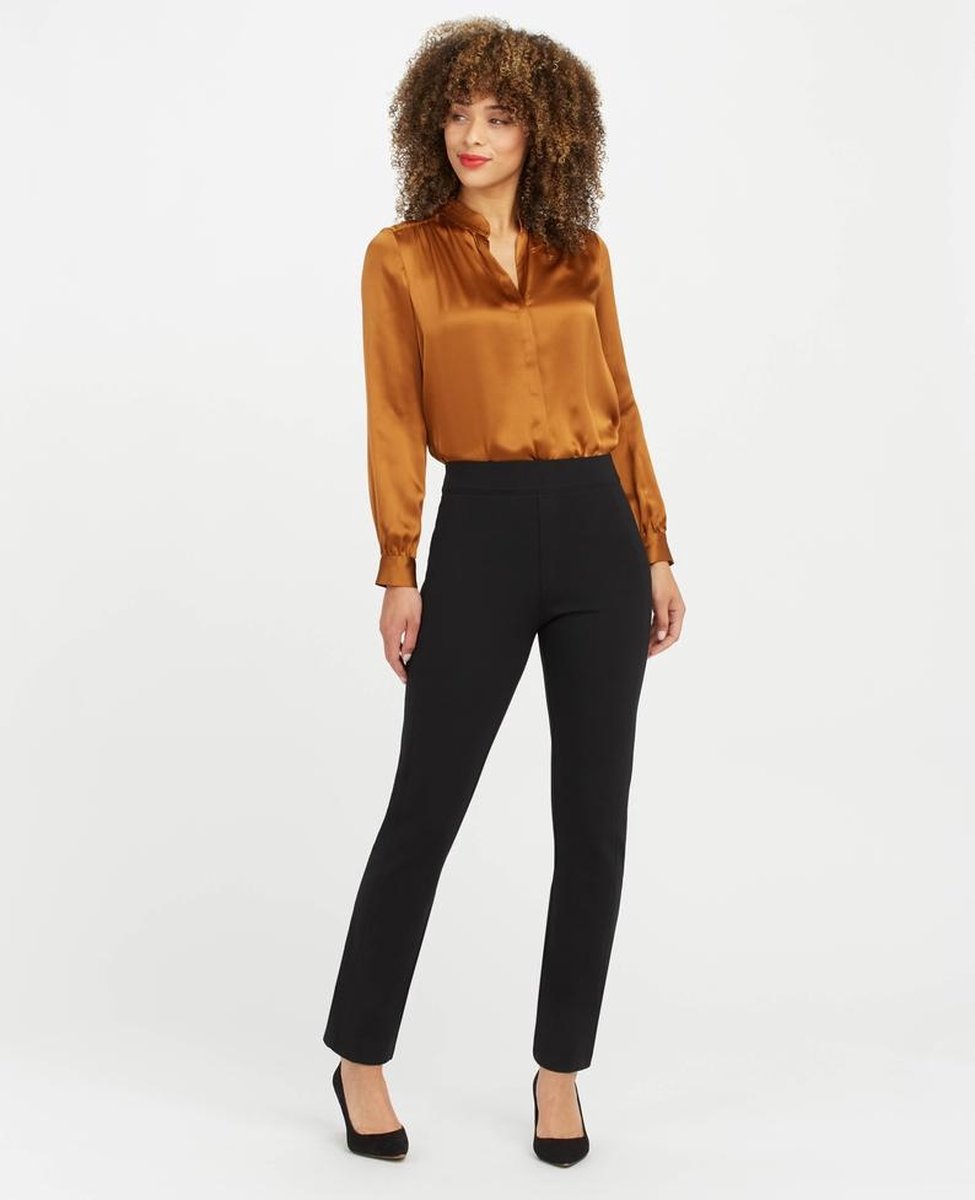 satijnen blouse, oranje blouse, lang broek, zwarte pantalon, lange mouwen