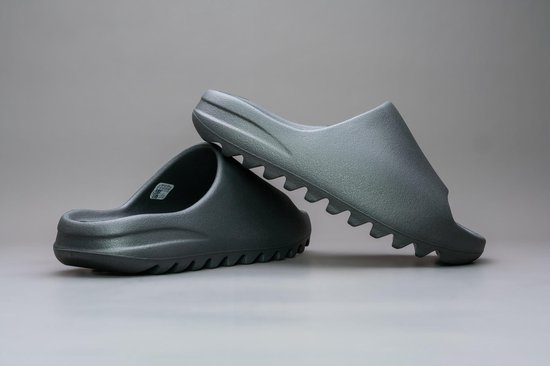 adidas Yeezy Slide Onyx maat 43 DGM Outlet