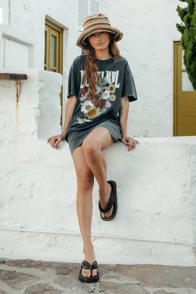 Colourful Rebel - Maat M - Flowers Acid Wash Tshirt Jurk